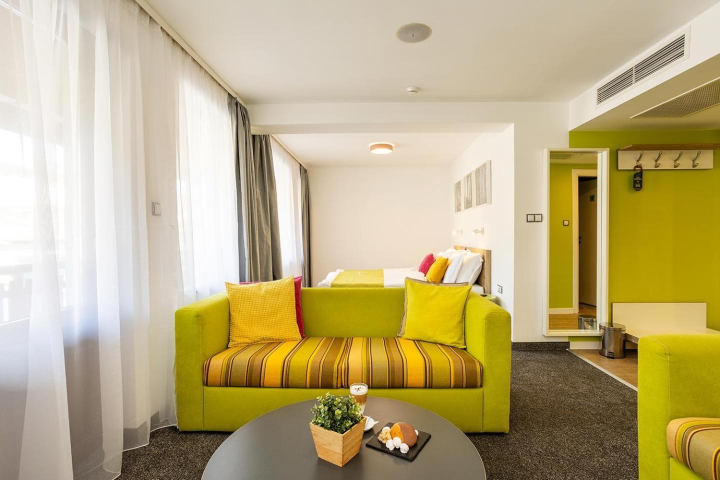 Hotel Compliment Трявна Екстер'єр фото